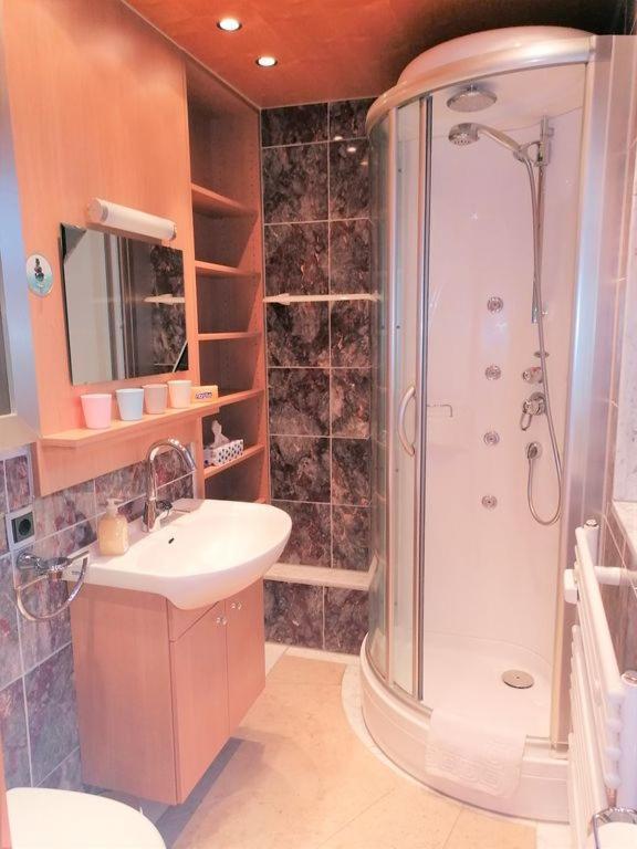 TOP Ferienwohnung mit Tiefgaragenstellplatz, auch für längere Aufenthalte Sasbachwalden Exterior foto